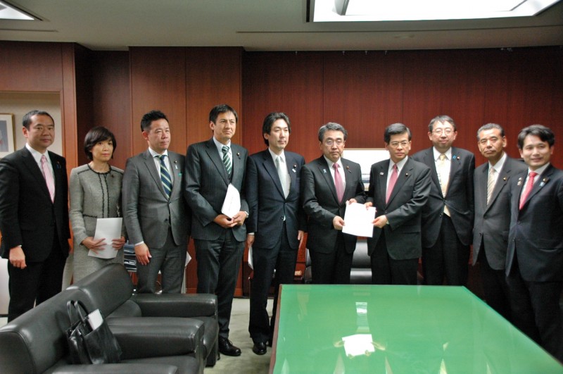 国交大臣申入れ集合写真