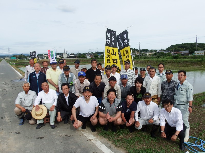別所田植え集合写真