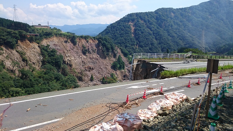 財金熊本地震国道57号崩落