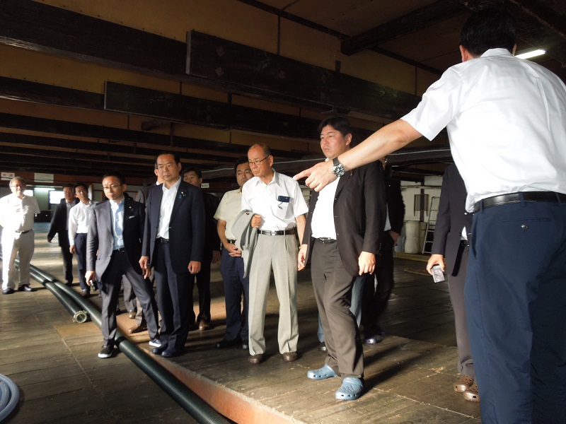 財金花の露酒造蔵の中